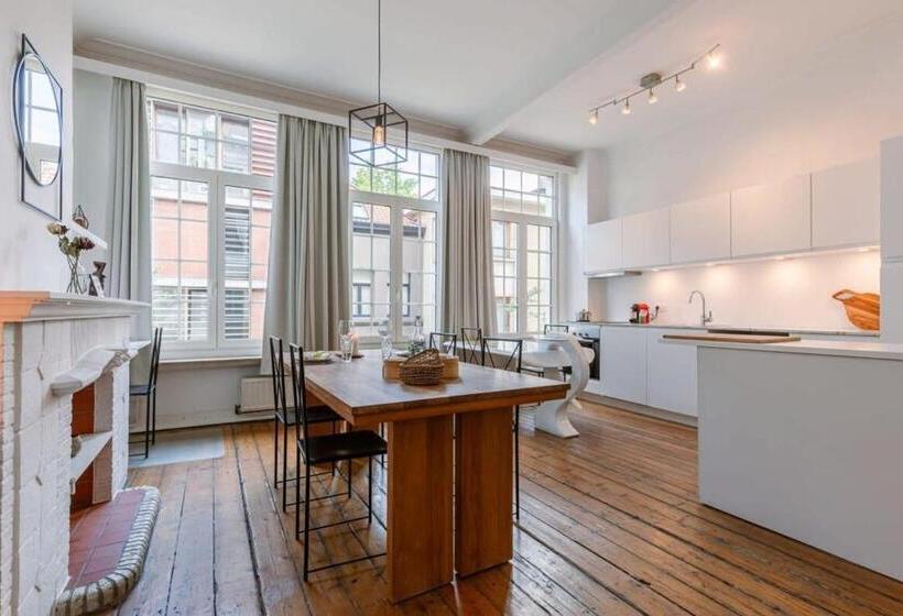 Spacious Apartment In The Heart Of Antwerp