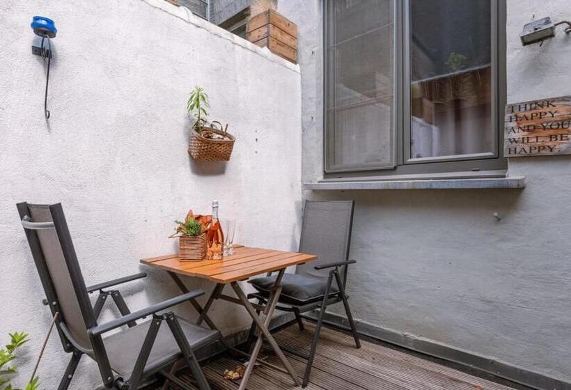 Spacious Apartment In The Heart Of Antwerp