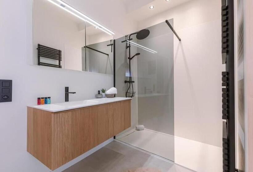 Spacious Apartment In The Heart Of Antwerp