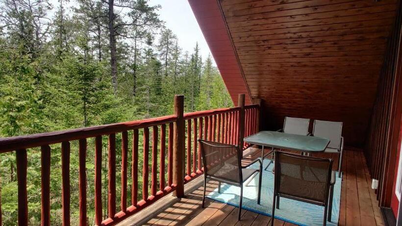 Tobermory Peaceful Private Entire Cottage Log Home Spacious Fully Equipped