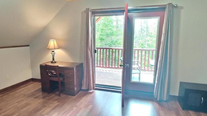 Tobermory Peaceful Private Entire Cottage Log Home Spacious Fully Equipped