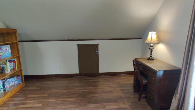 Tobermory Peaceful Private Entire Cottage Log Home Spacious Fully Equipped