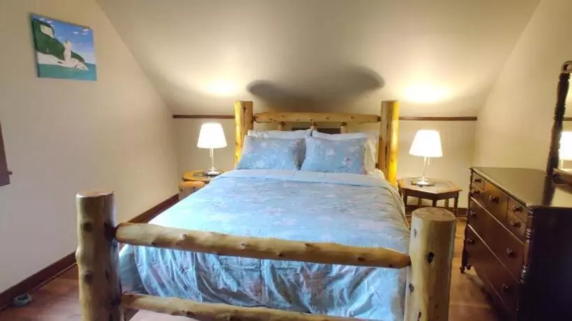 Tobermory Peaceful Private Entire Cottage Log Home Spacious Fully Equipped