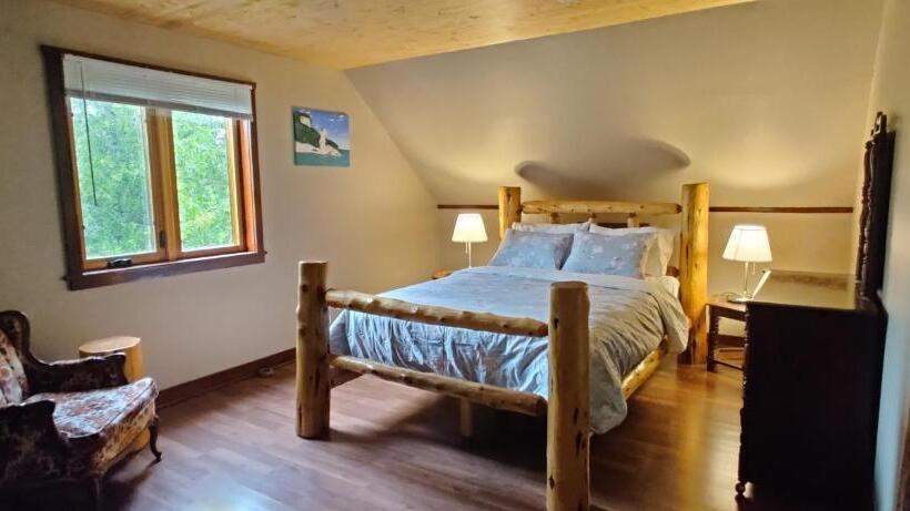 Tobermory Peaceful Private Entire Cottage Log Home Spacious Fully Equipped