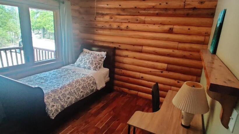 Tobermory Peaceful Private Entire Cottage Log Home Spacious Fully Equipped