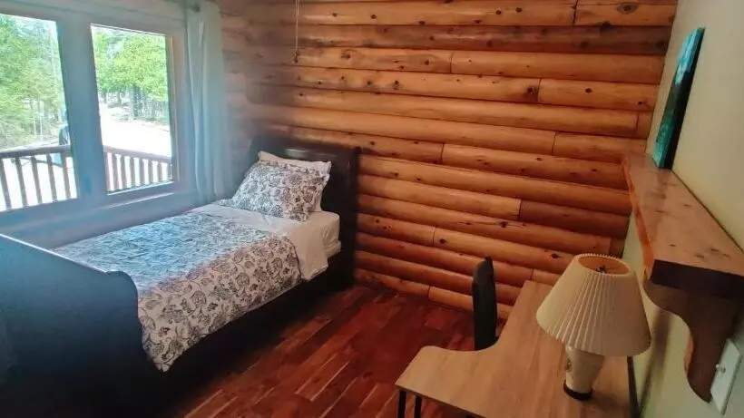 Tobermory Peaceful Private Entire Cottage Log Home Spacious Fully Equipped