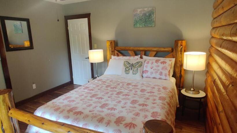 Tobermory Peaceful Private Entire Cottage Log Home Spacious Fully Equipped