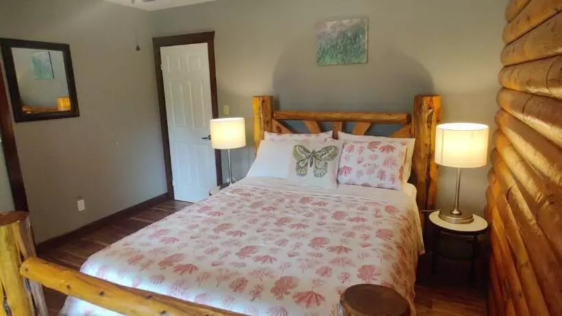 Tobermory Peaceful Private Entire Cottage Log Home Spacious Fully Equipped