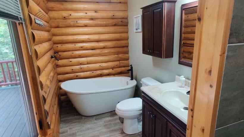 Tobermory Peaceful Private Entire Cottage Log Home Spacious Fully Equipped