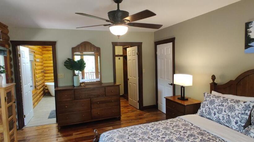 Tobermory Peaceful Private Entire Cottage Log Home Spacious Fully Equipped