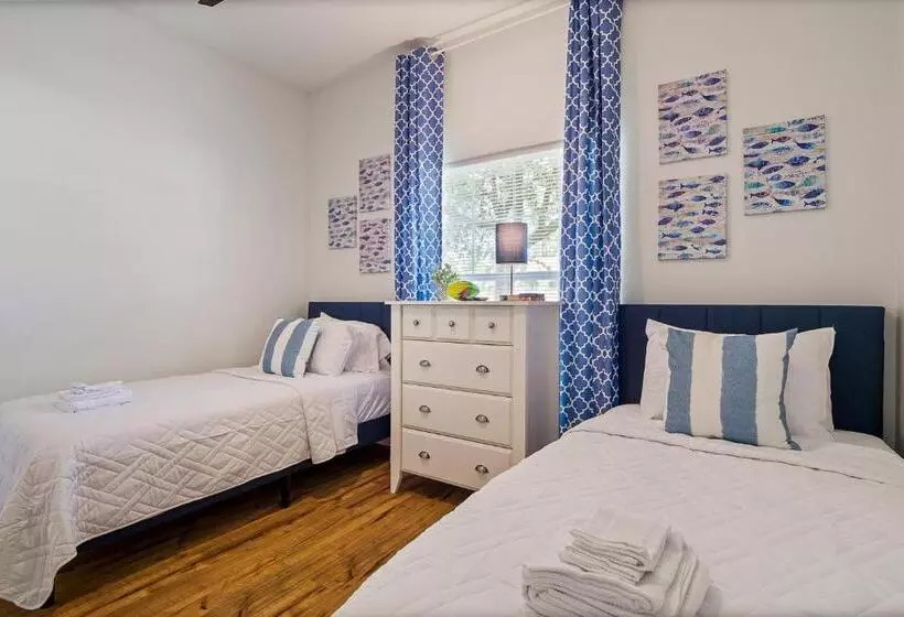 Whispering Palm Newly Renovated Cozy Fenced In Pool Home   Sleeps 8