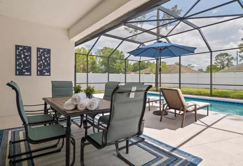 Whispering Palm Newly Renovated Cozy Fenced In Pool Home   Sleeps 8