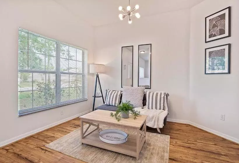 Whispering Palm Newly Renovated Cozy Fenced In Pool Home   Sleeps 8