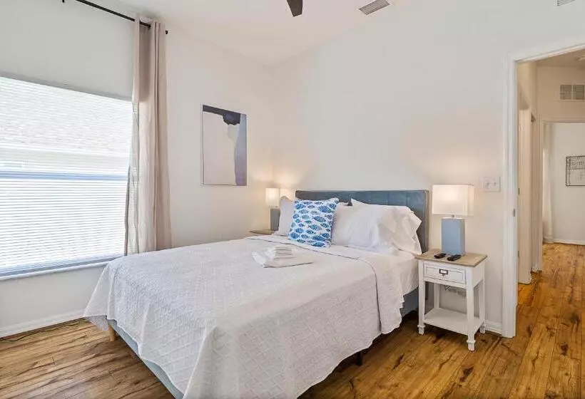 Whispering Palm Newly Renovated Cozy Fenced In Pool Home   Sleeps 8
