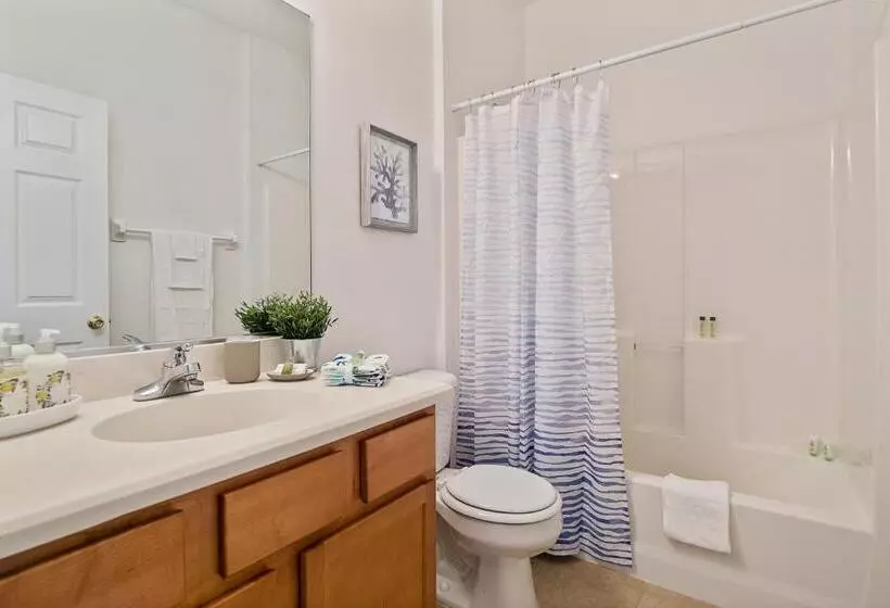 Whispering Palm Newly Renovated Cozy Fenced In Pool Home   Sleeps 8