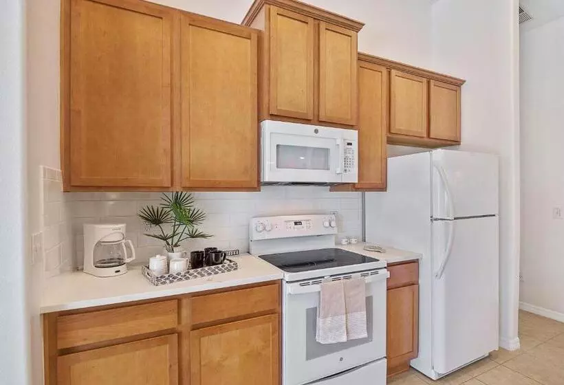 Whispering Palm Newly Renovated Cozy Fenced In Pool Home   Sleeps 8