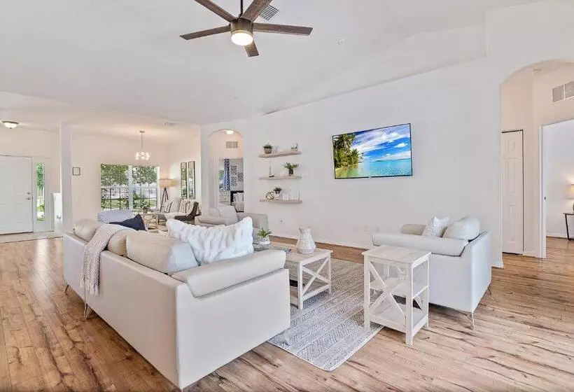 Whispering Palm Newly Renovated Cozy Fenced In Pool Home   Sleeps 8