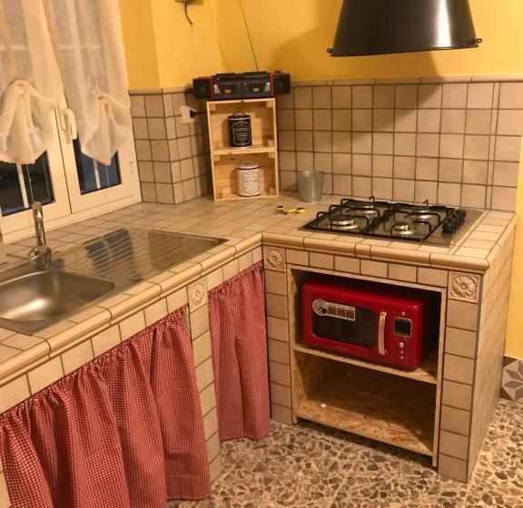 Alloggio Per Turisti A Solo 10 Minuti Dal Mare