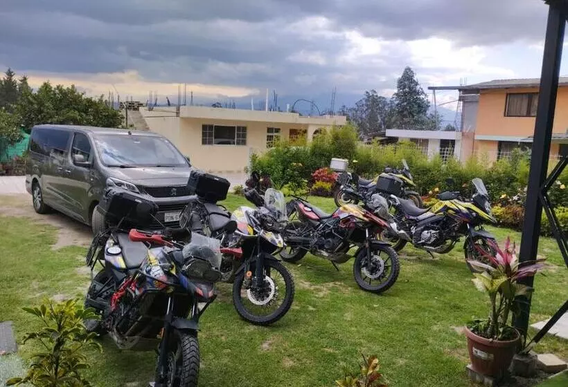 Majatalo Hospedaje El Girasol Tababela