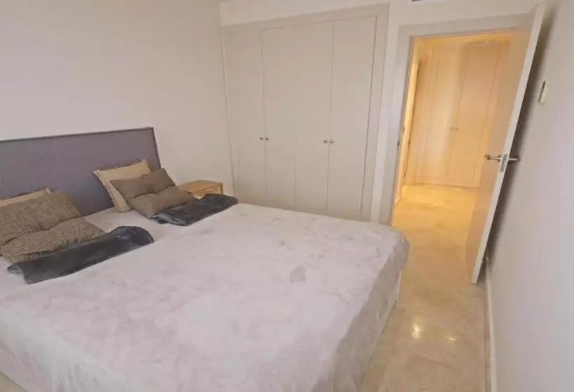 Apartamento Nueva Ribera Ref: 6030