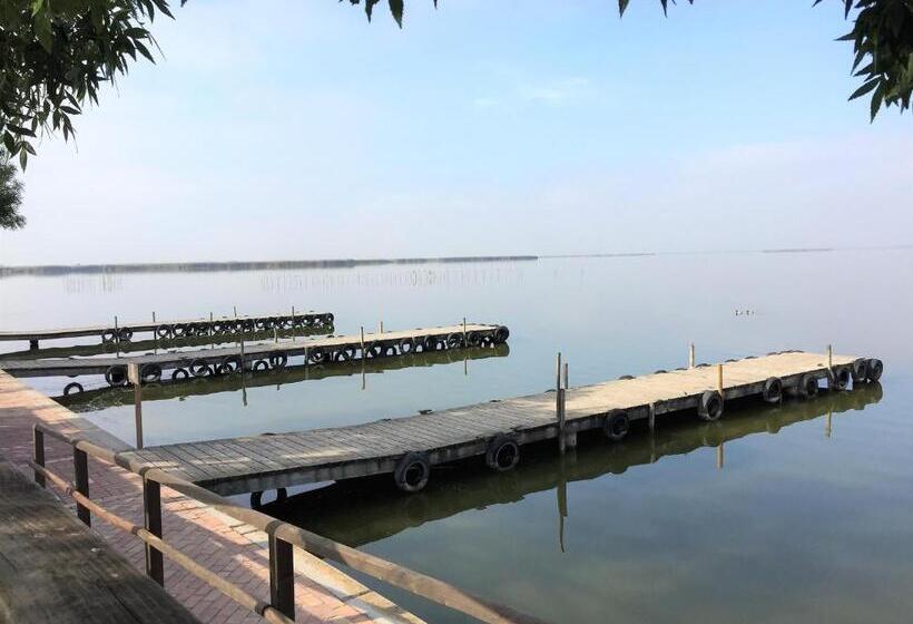 Beachfront And Peaceful Apartment