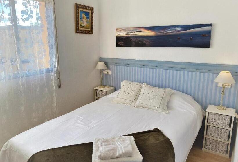 Beachfront And Peaceful Apartment