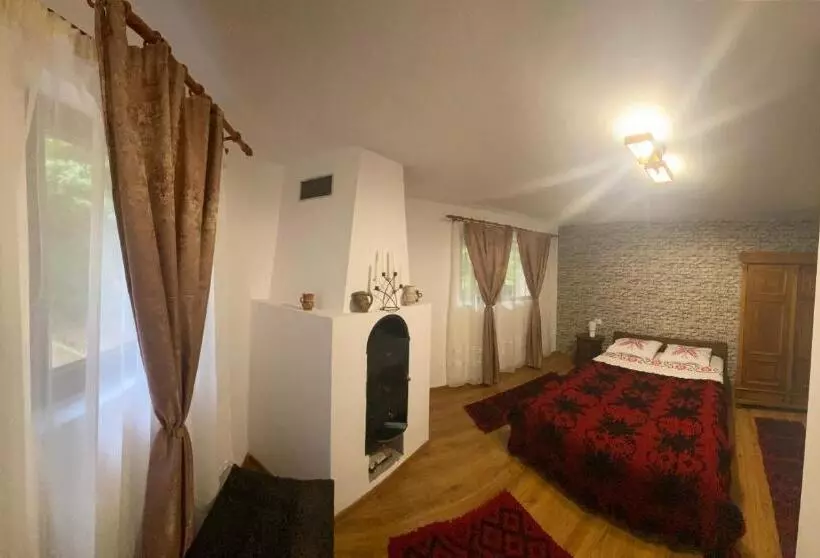تختخواب و صبحانه Căsuța Din Pădure