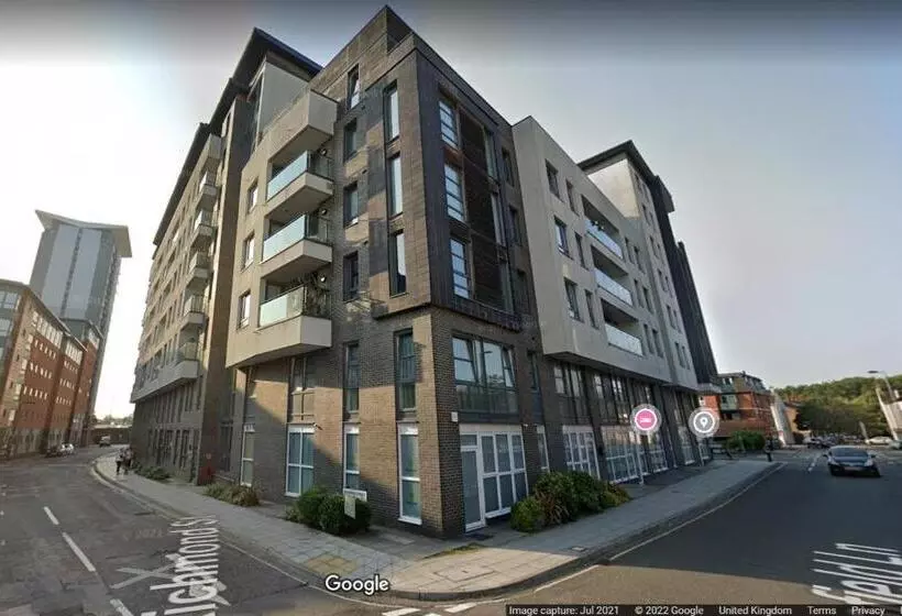 City View Apart Central Of Southampton 2 Beds & 2 Bath   Free Private Parking Space
