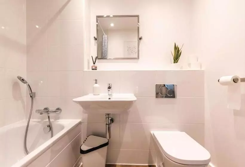 City View Apart Central Of Southampton 2 Beds & 2 Bath   Free Private Parking Space