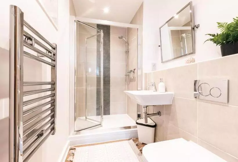 City View Apart Central Of Southampton 2 Beds & 2 Bath   Free Private Parking Space