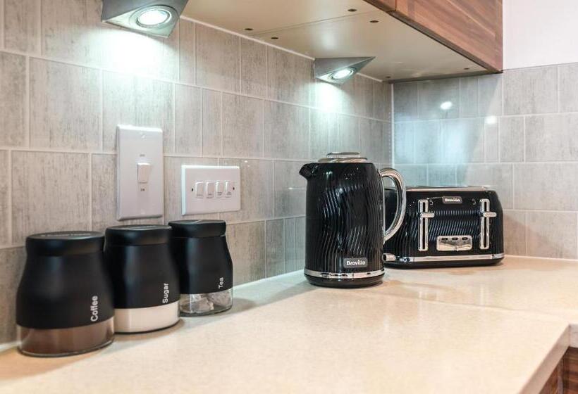 City View Apart Central Of Southampton 2 Beds & 2 Bath   Free Private Parking Space