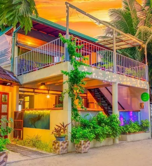 Green Leaf Guest House   Omadhoo