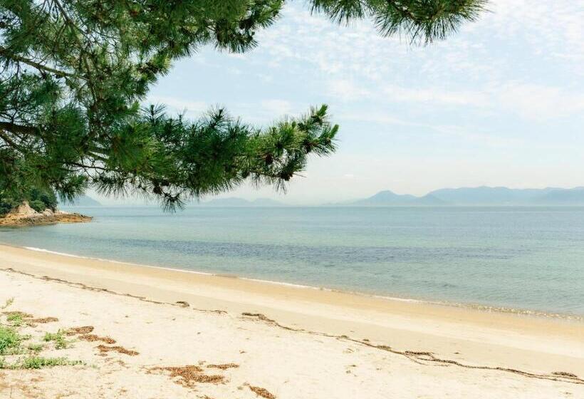 Отель 直島町ふるさと海の家 つつじ荘  Seaside Park Stay Tsutsujiso