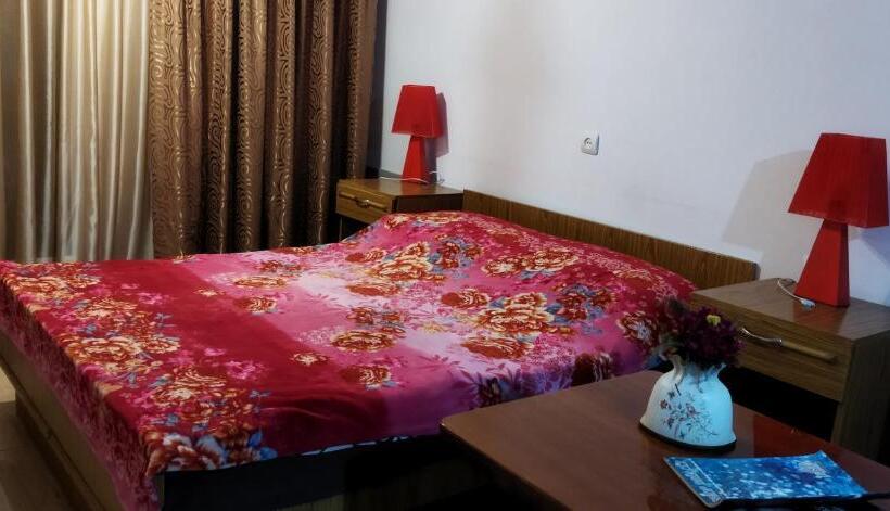 펜션 Asine Yerevan