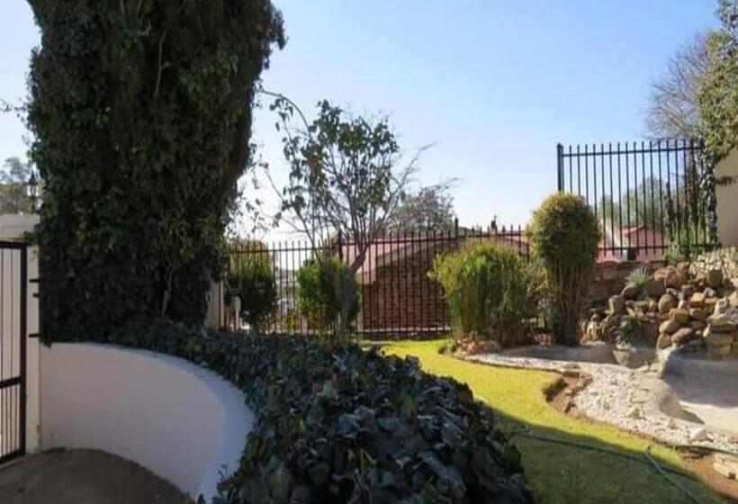 פנסיון Travellers Joy Guest House