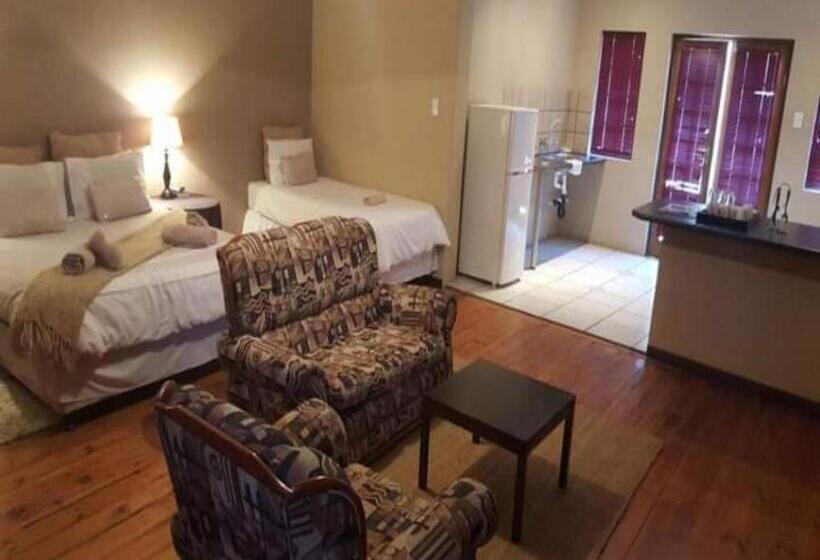 פנסיון Travellers Joy Guest House