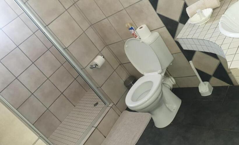 פנסיון Travellers Joy Guest House