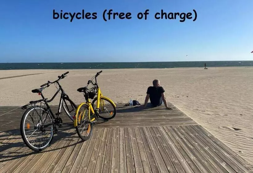 A Charming 6 Person Apartment, Golf, Surfing, Free Tennis Courts And Bicycles