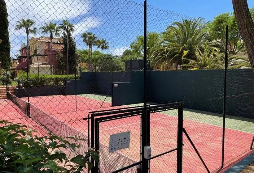 A Charming 6 Person Apartment, Golf, Surfing, Free Tennis Courts And Bicycles