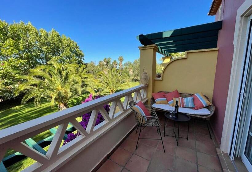 A Charming 6 Person Apartment, Golf, Surfing, Free Tennis Courts And Bicycles