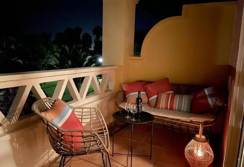 A Charming 6 Person Apartment, Golf, Surfing, Free Tennis Courts And Bicycles