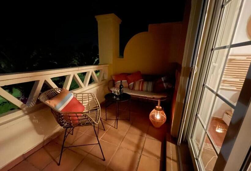 A Charming 6 Person Apartment, Golf, Surfing, Free Tennis Courts And Bicycles