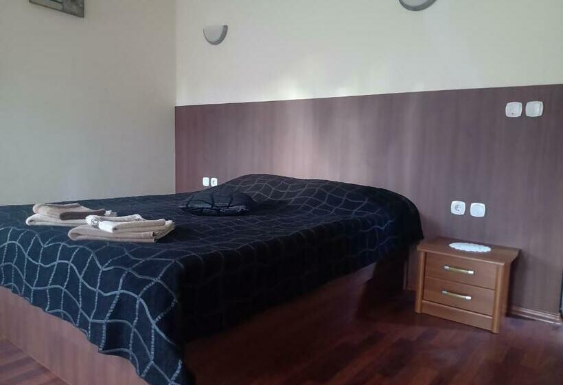 Общежитие кръчмъ при байката