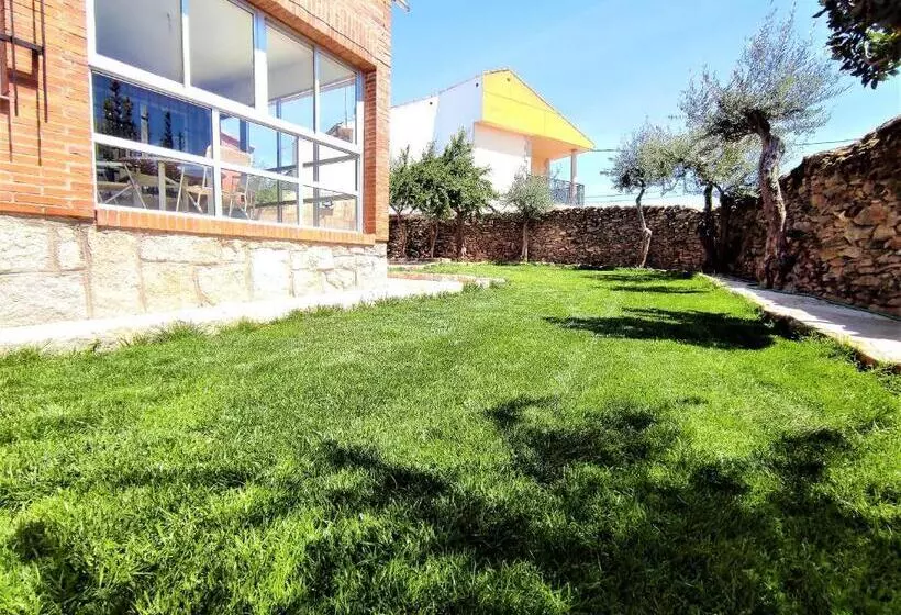 Casa Rural El Huerto Con Jardín