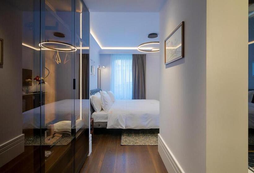 هتل Mert Boutique