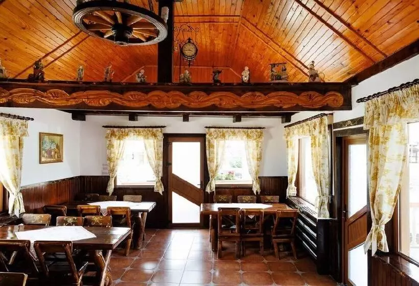 پانسیون La Colțul Castelului Bran