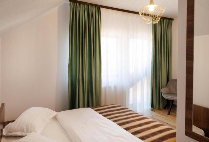 پانسیون La Colțul Castelului Bran