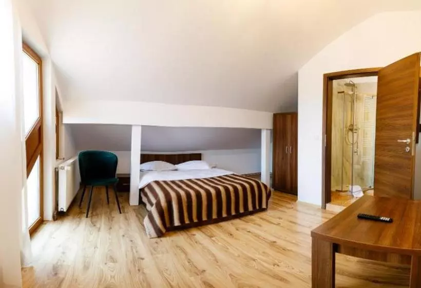 پانسیون La Colțul Castelului Bran