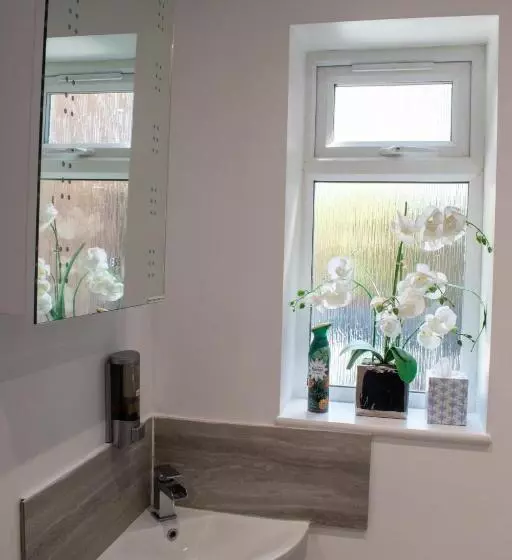 121 Studio   Central Studio Apartment, Terrace & Full Kitchen   Airport & Train Shuttle