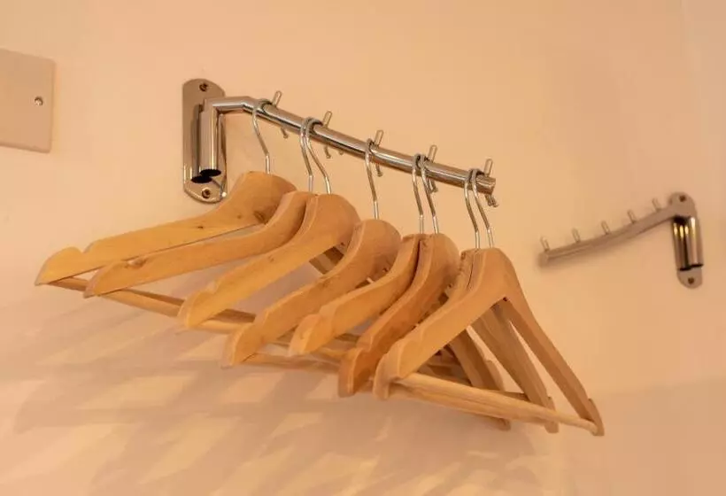 121 Studio   Central Studio Apartment, Terrace & Full Kitchen   Airport & Train Shuttle